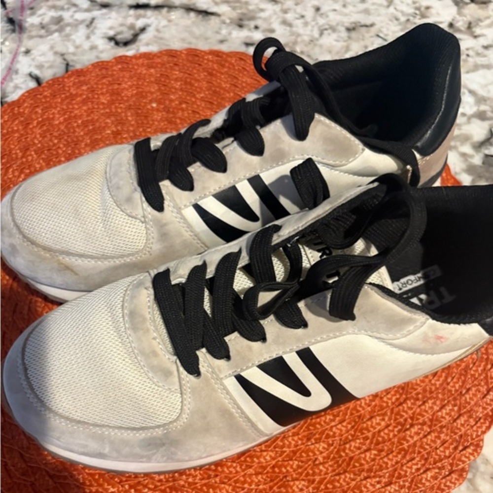 Tretorn Women's Black and White Sneakers